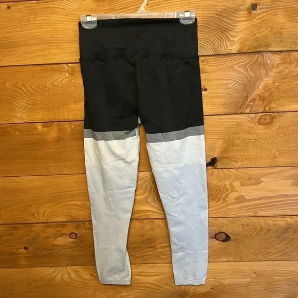 Athleta Women’s leggings Md seamless black gray colorblock stripe work out Yoga - Picture 5 of 7